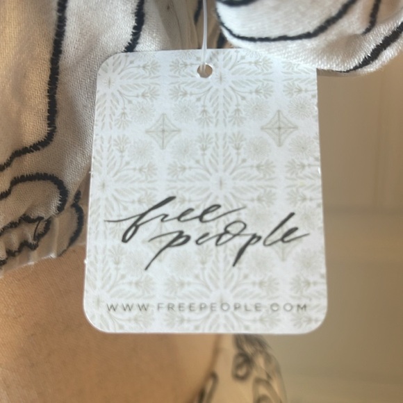 Free People Lotus Embroidered Puff Sleeve 2-Piece Maxi Dress size L White/Blk - Picture 11 of 15